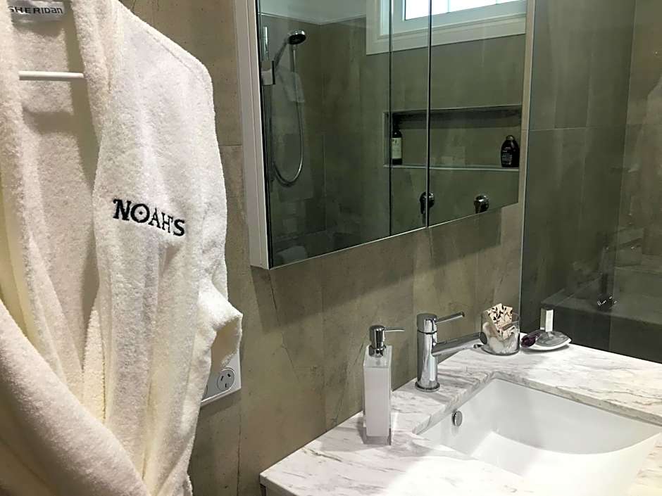 Noah's Stanley Luxury Bed and Breakfast