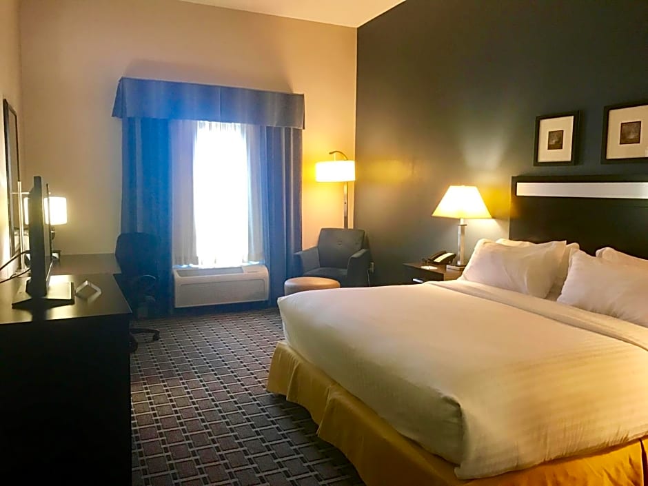 Holiday Inn Express & Suites Morton Peoria Area