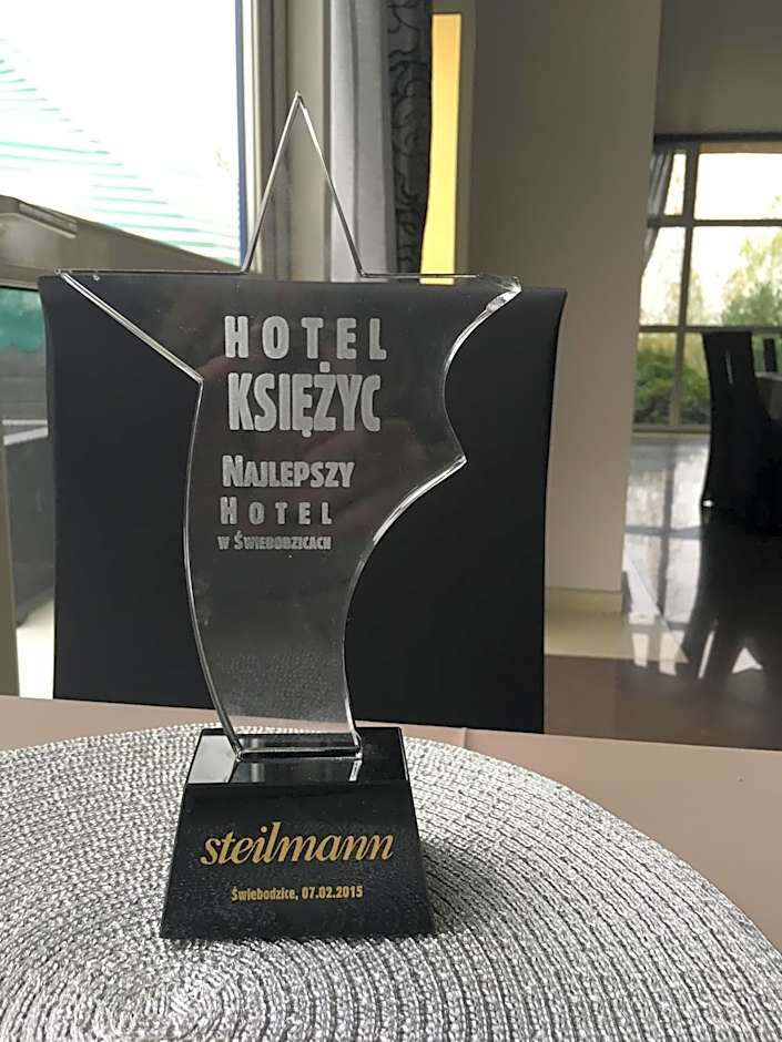 Hotel "Księżyc" w Świebodzicach