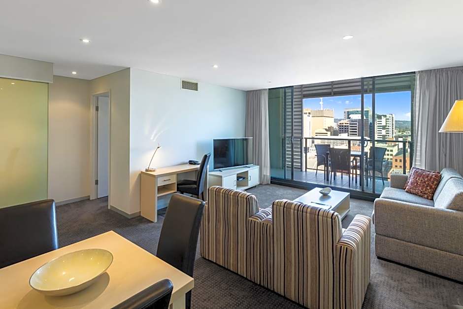 Oaks Adelaide Horizons Suites