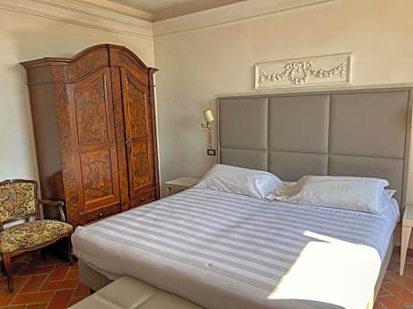 Large Double or Twin Room