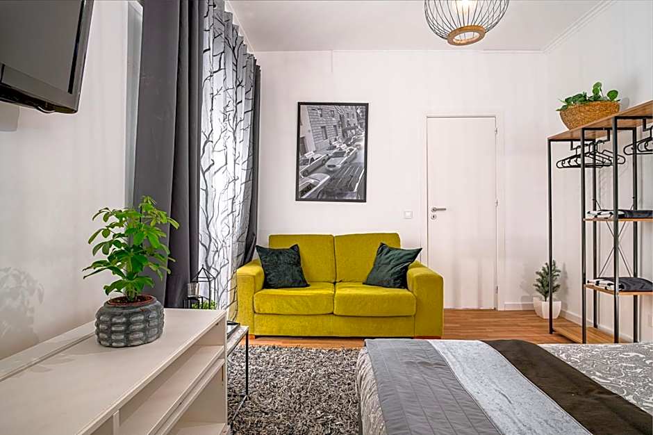 Avenue View Rooms - Guest House