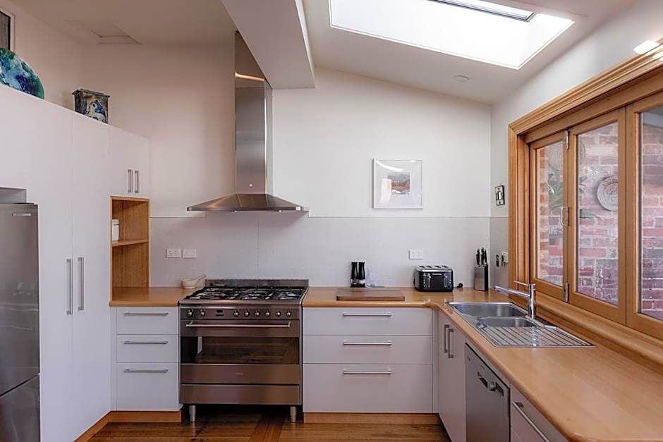 Serenity and style in Sandy Bay