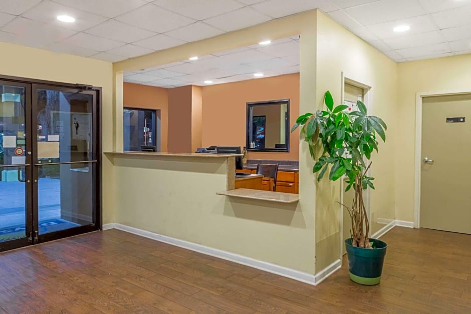 Days Inn by Wyndham Biloxi Beach