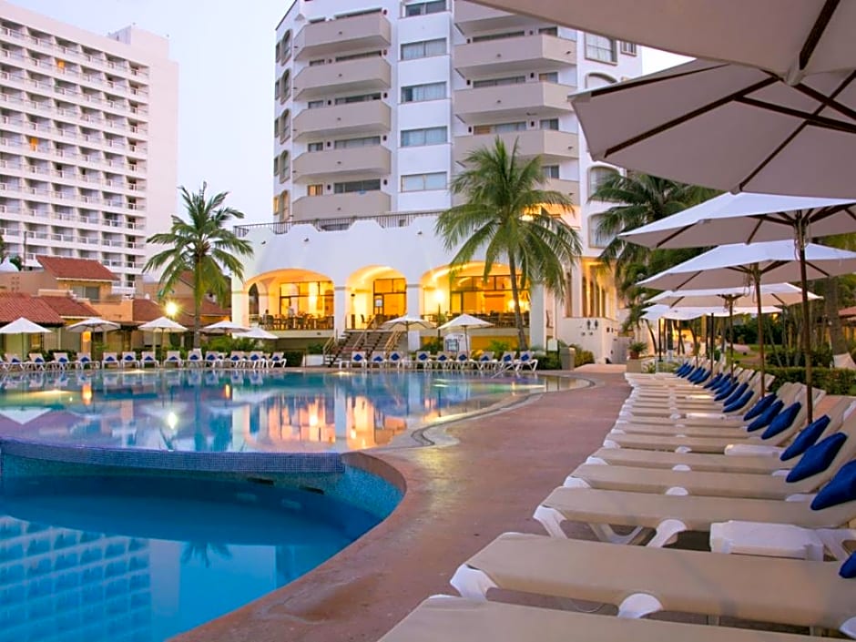 VILLA PARA 5P 4A 1M dentro del Hotel a un lado del Krystal IXTAPA Con Playa WiFi