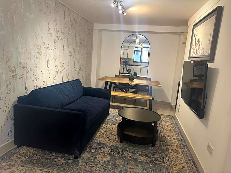 stylish Garden-level flat in Chiswick