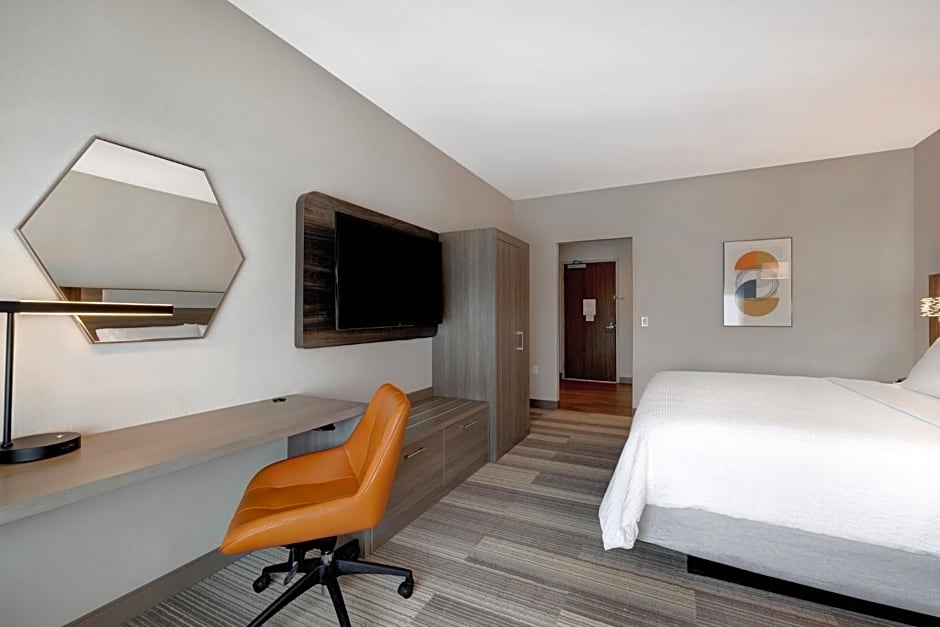 Holiday Inn Express & Suites - Glendale Downtown