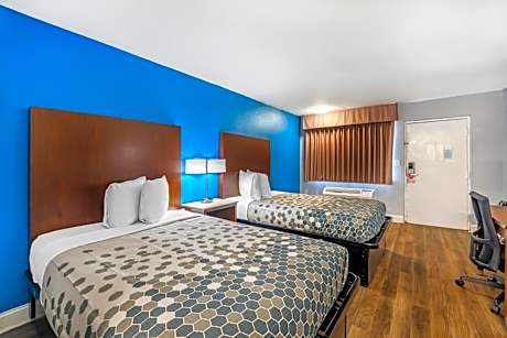 2 Double Beds, Smoking
