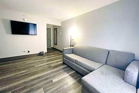 One-Bedroom King Suite - Non-Smoking