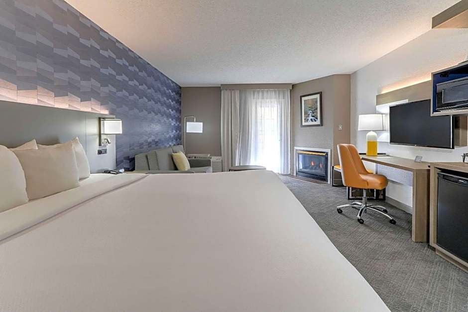Comfort Inn & Suites At Dollywood Lane