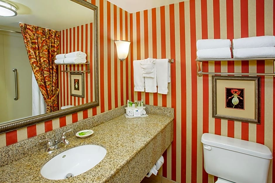 Holiday Inn Express & Suites Bloomington By IHG