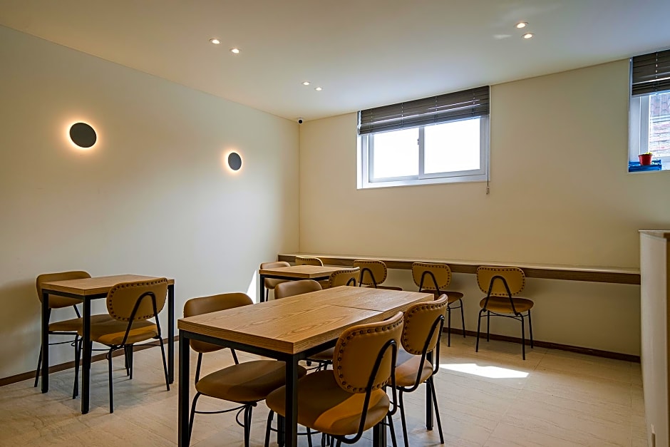 Jeonju Jungwhasan Brown Dot