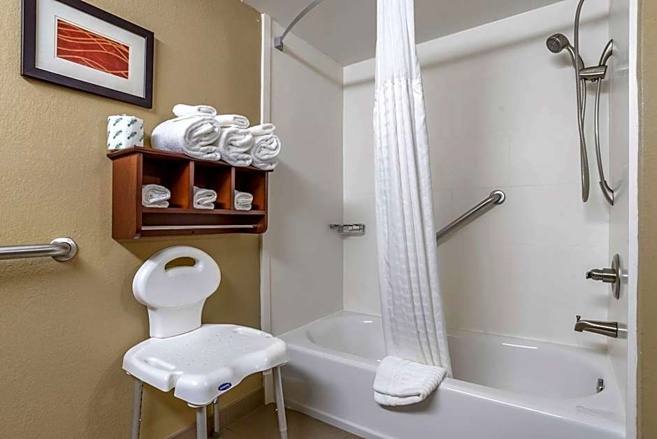 Comfort Inn & Suites Leeds I-20