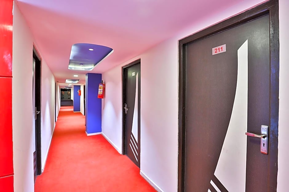 Super OYO Flagship 22477 Hotel Blue Moon