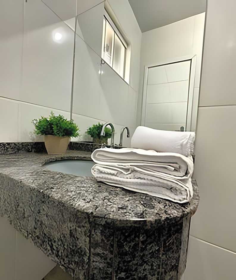 Casa grande - 3 Suítes e Piscina - Próx. ao Centro