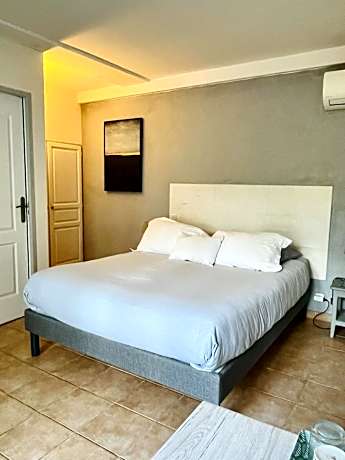 Superior Double Room with Private Bathroom