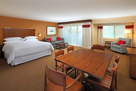 Suite, 1 King, Sofa bed, Balcony