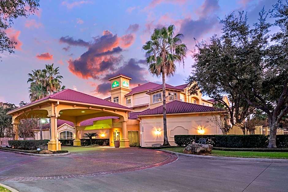 La Quinta Inn & Suites by Wyndham Houston West Park 10