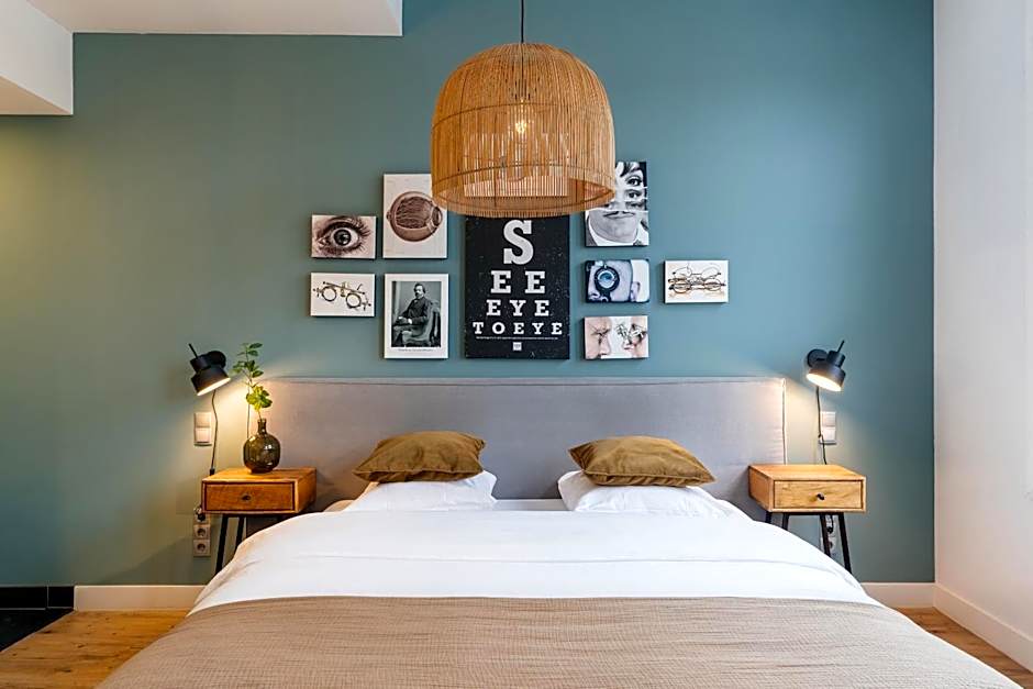 Eye Hotel