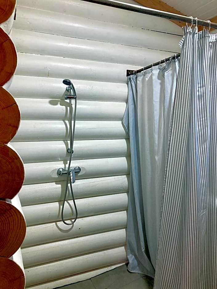 Mountain Log Cabin O Lobo