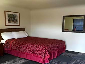Photo 1 of 2 of 1 King Bed, Mobility Accessible, Roll in Shower