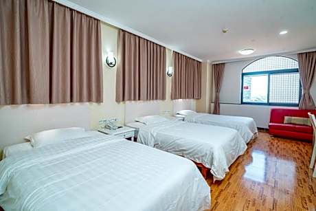 Deluxe Triple Room