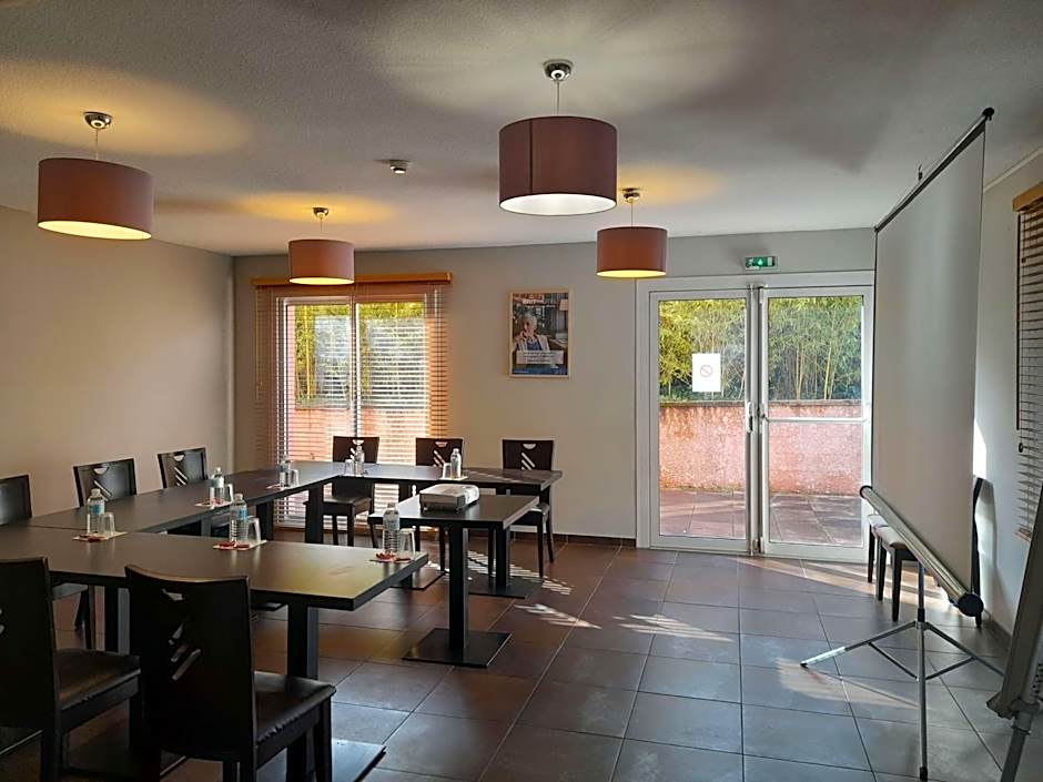 Brit Hotel Confort Montauban