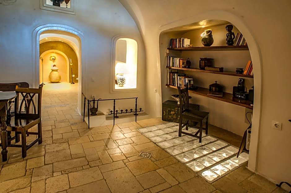 Heliophos Boutique Caves