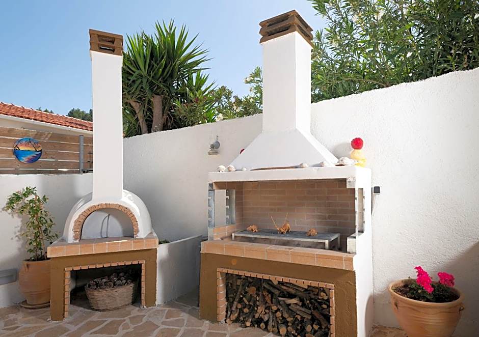 Kokkinos Studios With Pool & Sea View, by ZanteWize