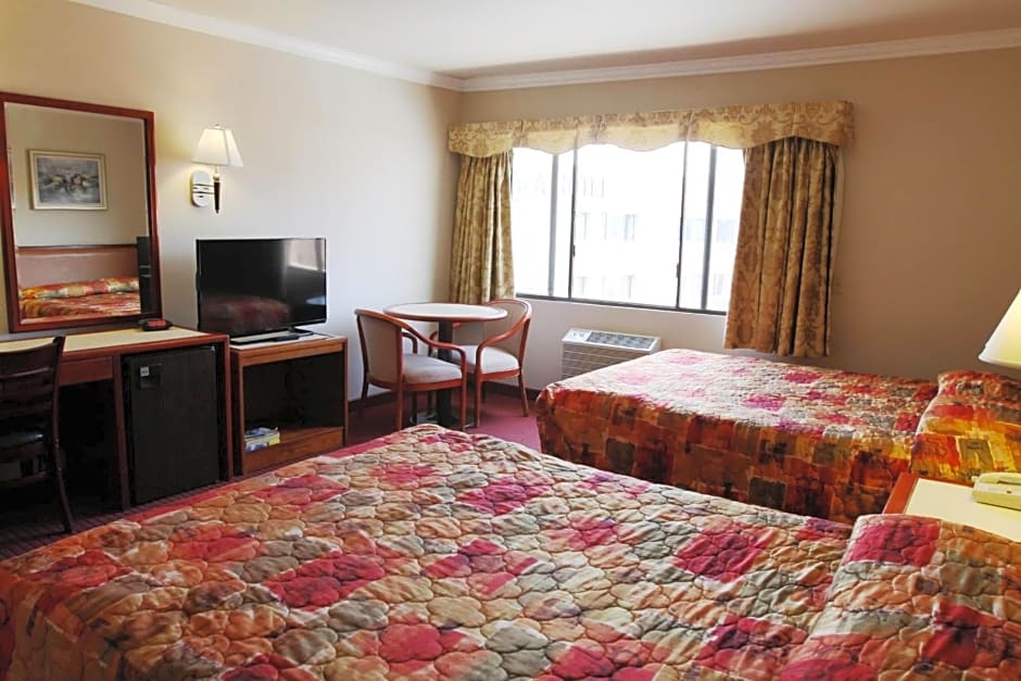 Metro Plaza Hotel