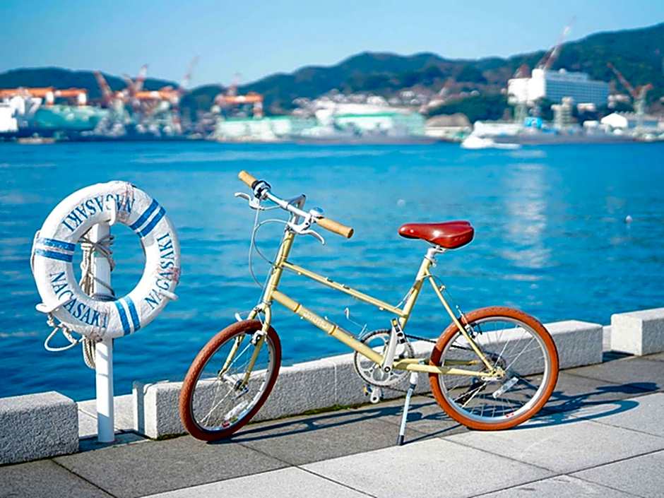 ROUTE - Cafe and Petit Hostel