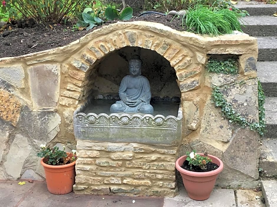 Rie's Retreat- The Gold Room