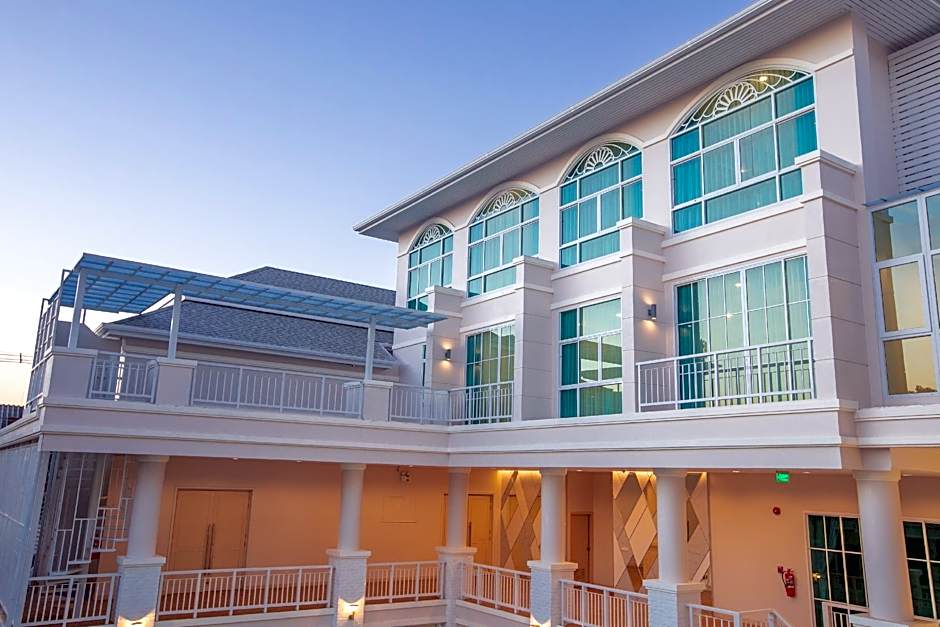 De Hug Hotel And Residence