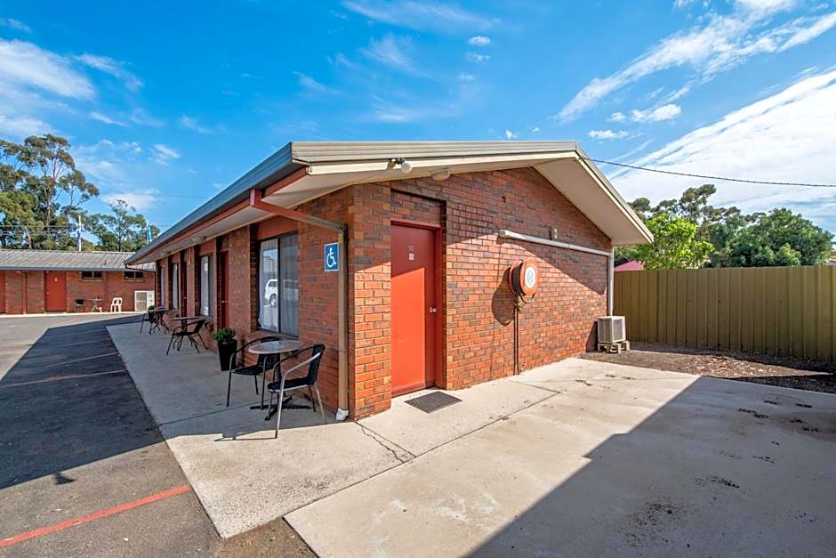 Golden Country Motel and Caravan Park