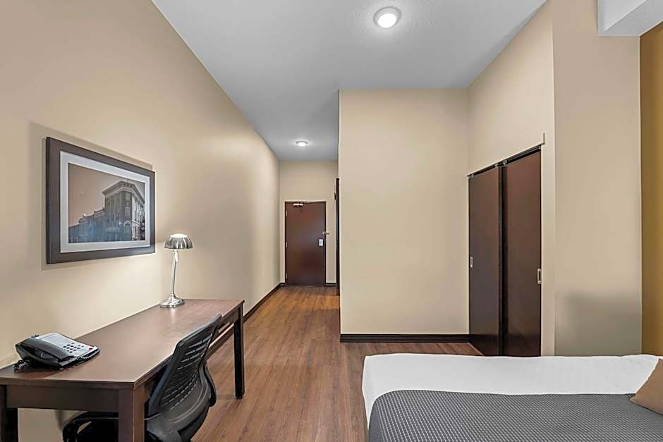 Best Western Plus Lacombe Inn & Suites