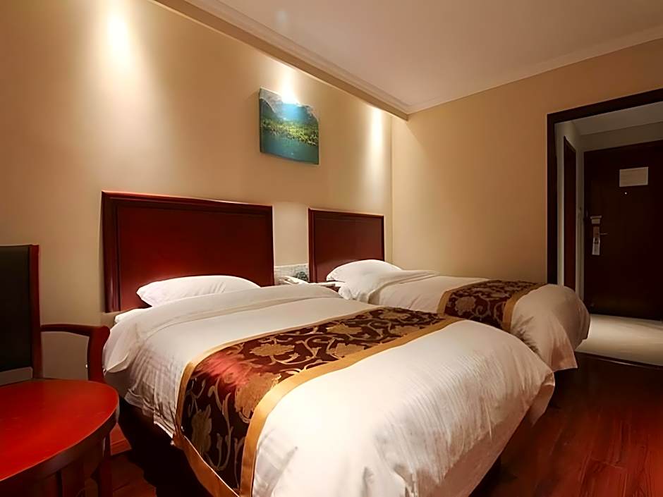 GreenTree Inn Zhenjiang Jurong Yalong Business Hotel