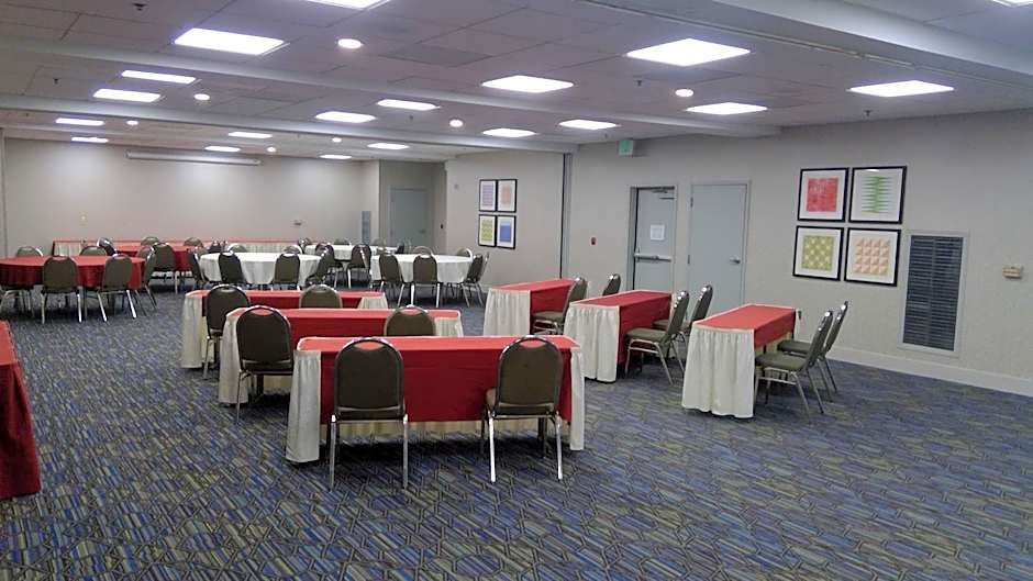 Holiday Inn Express & Suites Tracy By IHG