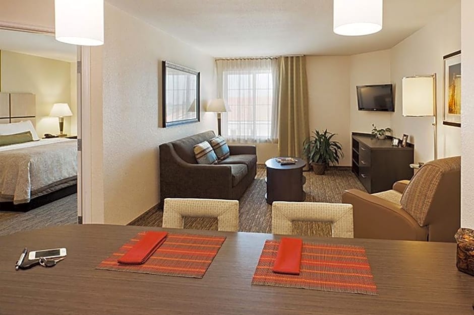 Candlewood Suites Pearl By IHG