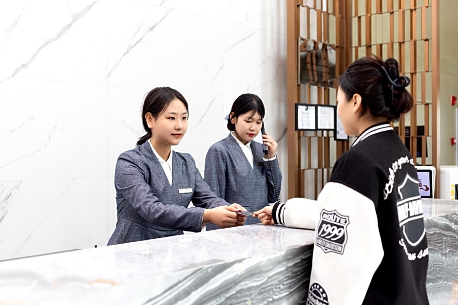Rezen Hotel Urumqi High-speed Railway Station