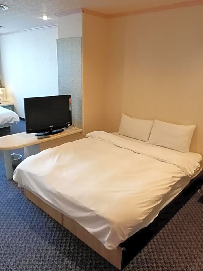 Chungli Business Hotel