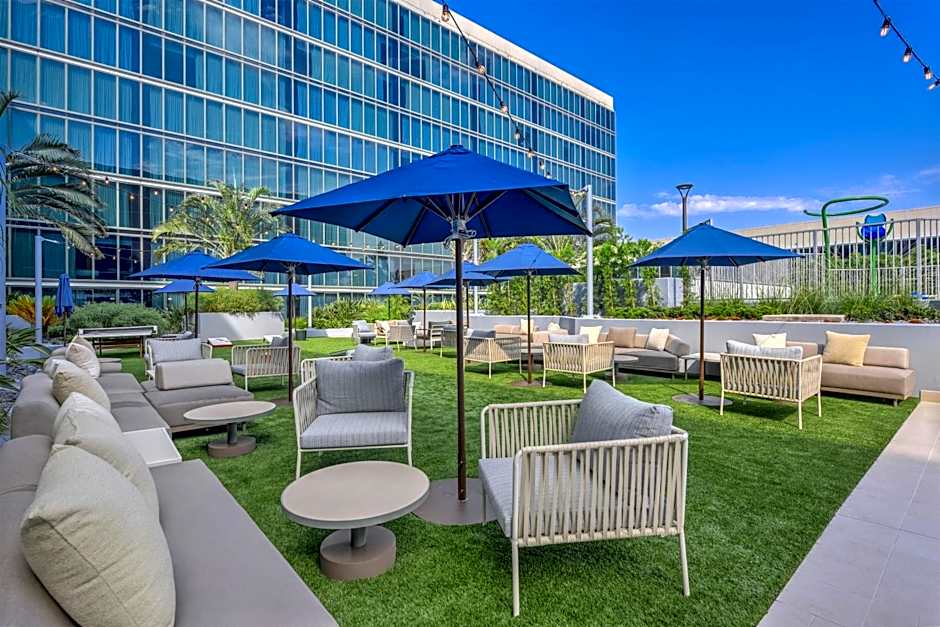 Hilton Anaheim Dining