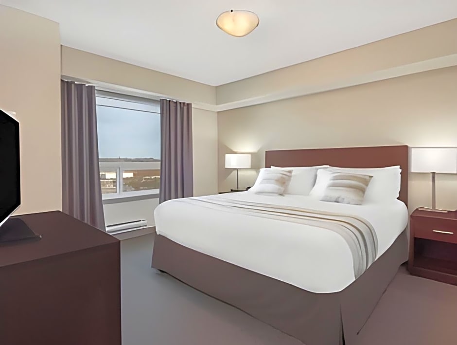 Ramada by Wyndham Grassland