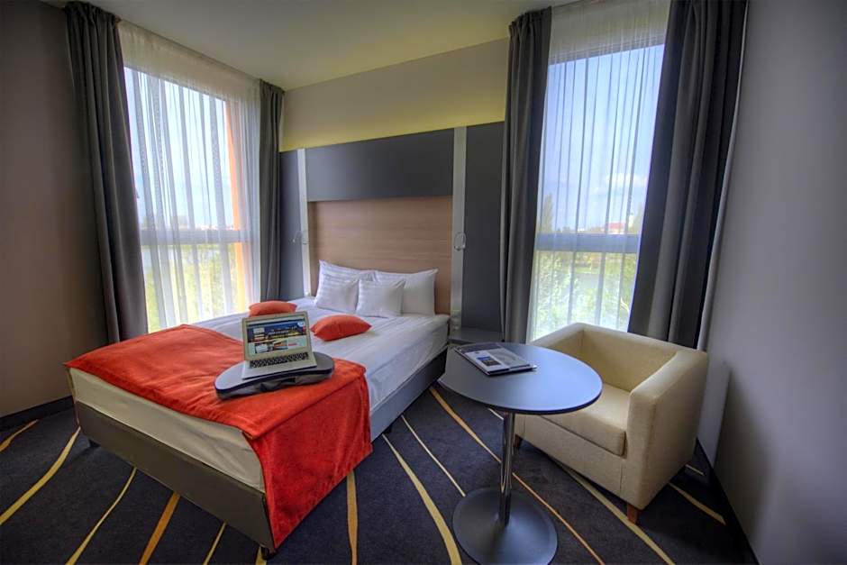 Best Western Plus Lakeside Hotel