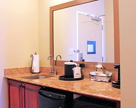 1 King Studio Suite W/Microwv/Fridge Nonsmoke