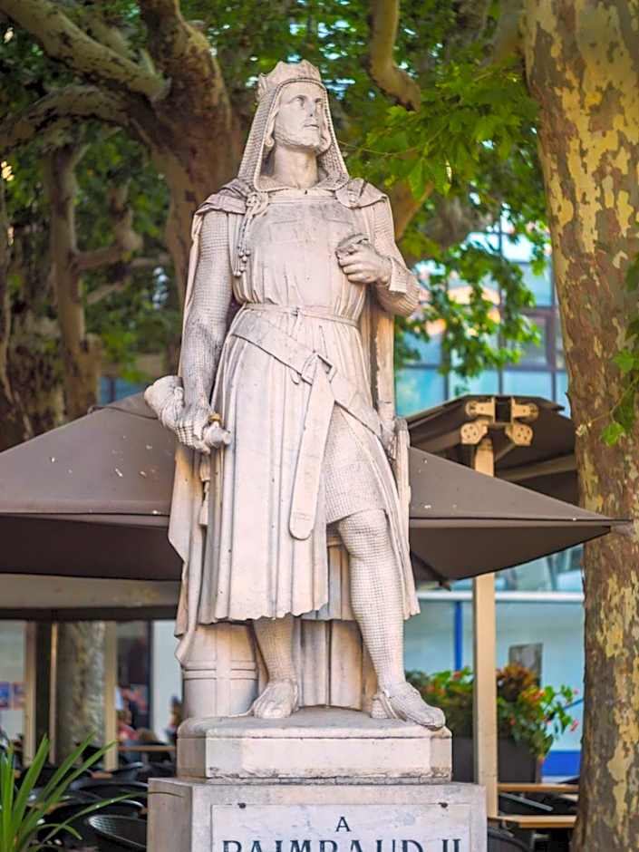 KYRIAD ORANGE Centre Ville - HOTEL RESTAURANT BAR - Galerie d'Art des Princes - Provence Alpes Côte d'Azur - France - Proche A7-A9 - exit21- Châteauneuf-du-Pape Avignon Bollene Nimes Valence - 24h-24h