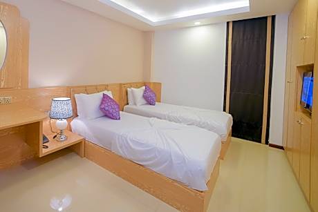 Deluxe Twin Room (10% off on Food & Beverage)