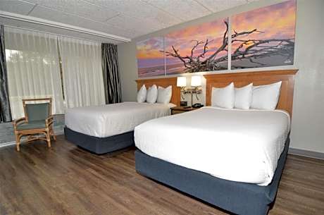 2 Double Beds
