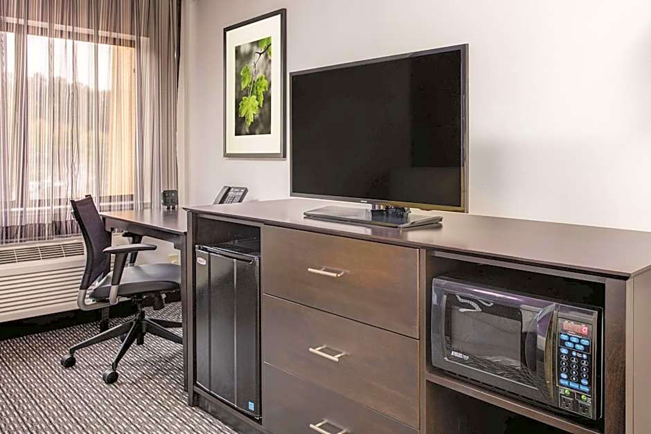 La Quinta Inn & Suites by Wyndham Atlanta Roswell