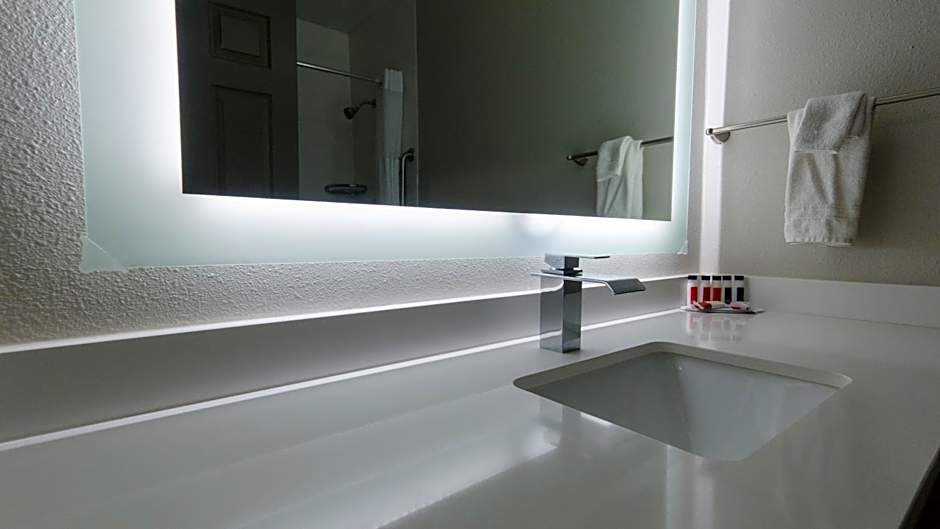 Super 8 by Wyndham Santa Cruz Beach Boardwalk