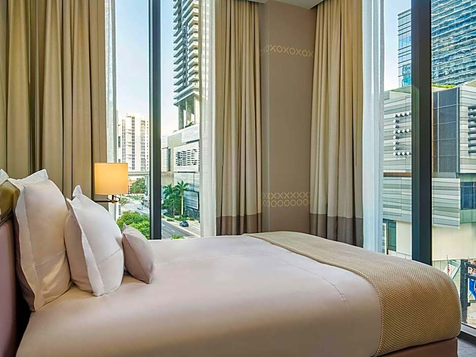 SLS LUX Brickell